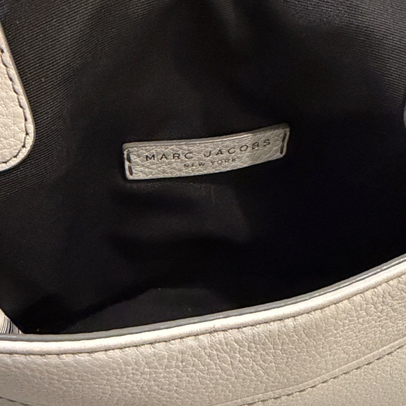 Marc Jacobs Light Gray Crossbody Bag - Picture 4 of 7